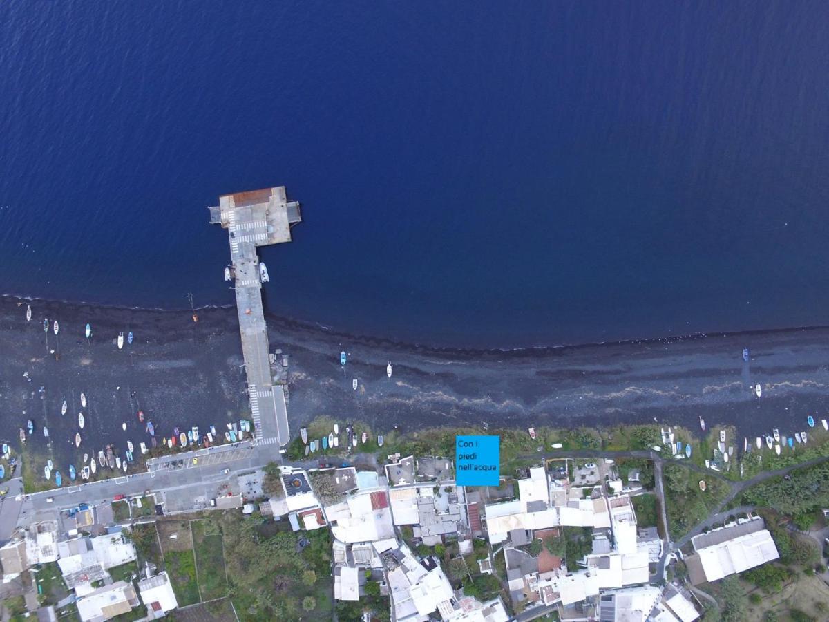 Con I Piedi Nell'Acqua Lägenhet Stromboli Exteriör bild