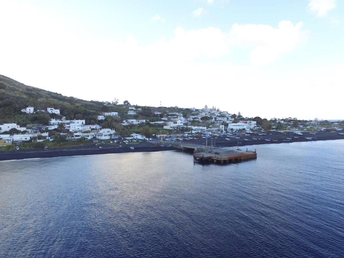 Con I Piedi Nell'Acqua Lägenhet Stromboli Exteriör bild